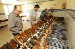 La Guardia Civil vende 71 armas en una subasta
